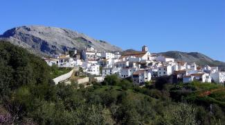 walking in the genal valley spain